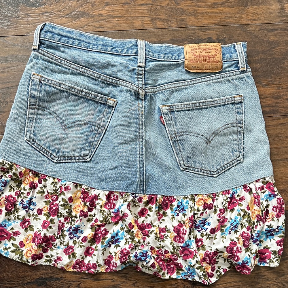 Levi's Blue Denim Mini Skirt with Floral Ruffle

Super cute! - Picture 4 of 5
